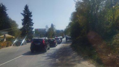 Виж още 75 годишен шофьор загина след като се блъсна в