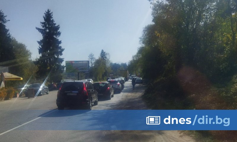 Сигналът е получен в МВР минути след 13:00 часа на