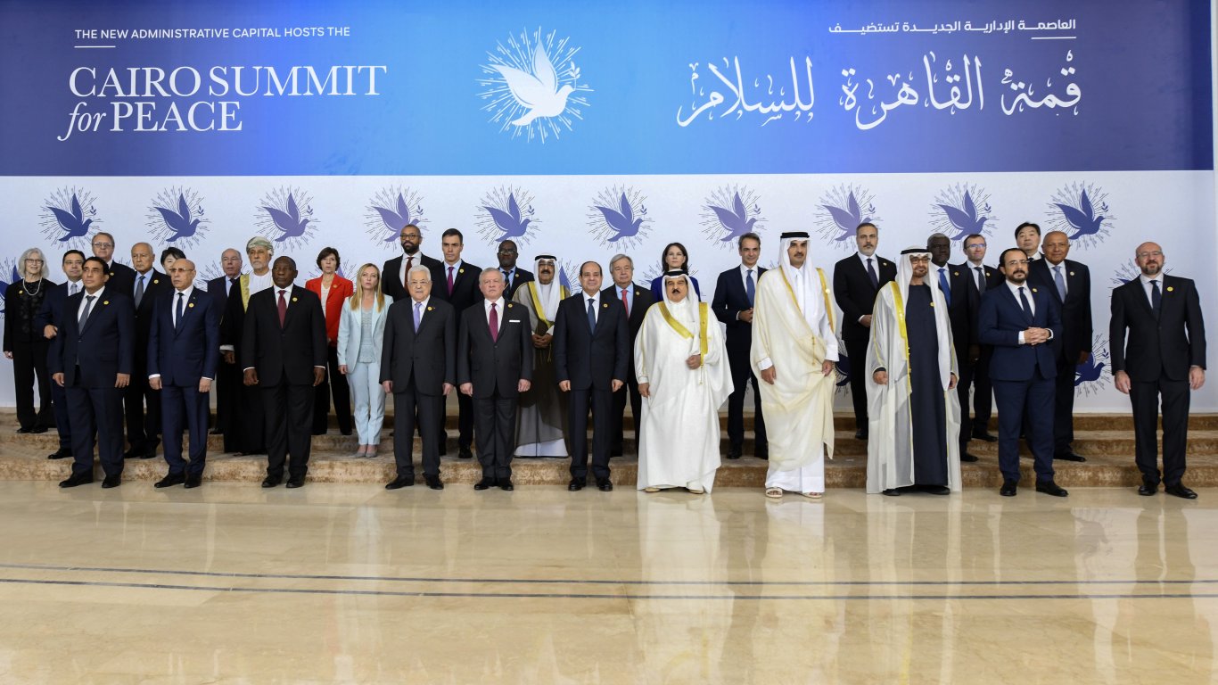 "Ние няма да напуснем нашата земя": Започна срещата на върха за мир в Близкия изток