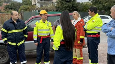 Екипи има и в село Понор които следят положението Пожарът възникна