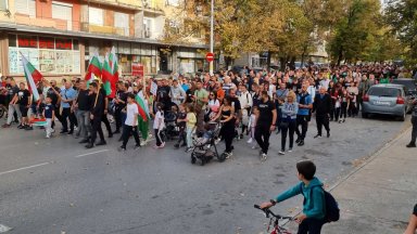 Всички се надяваме някой накрая да чуе нашите искания Свидетели