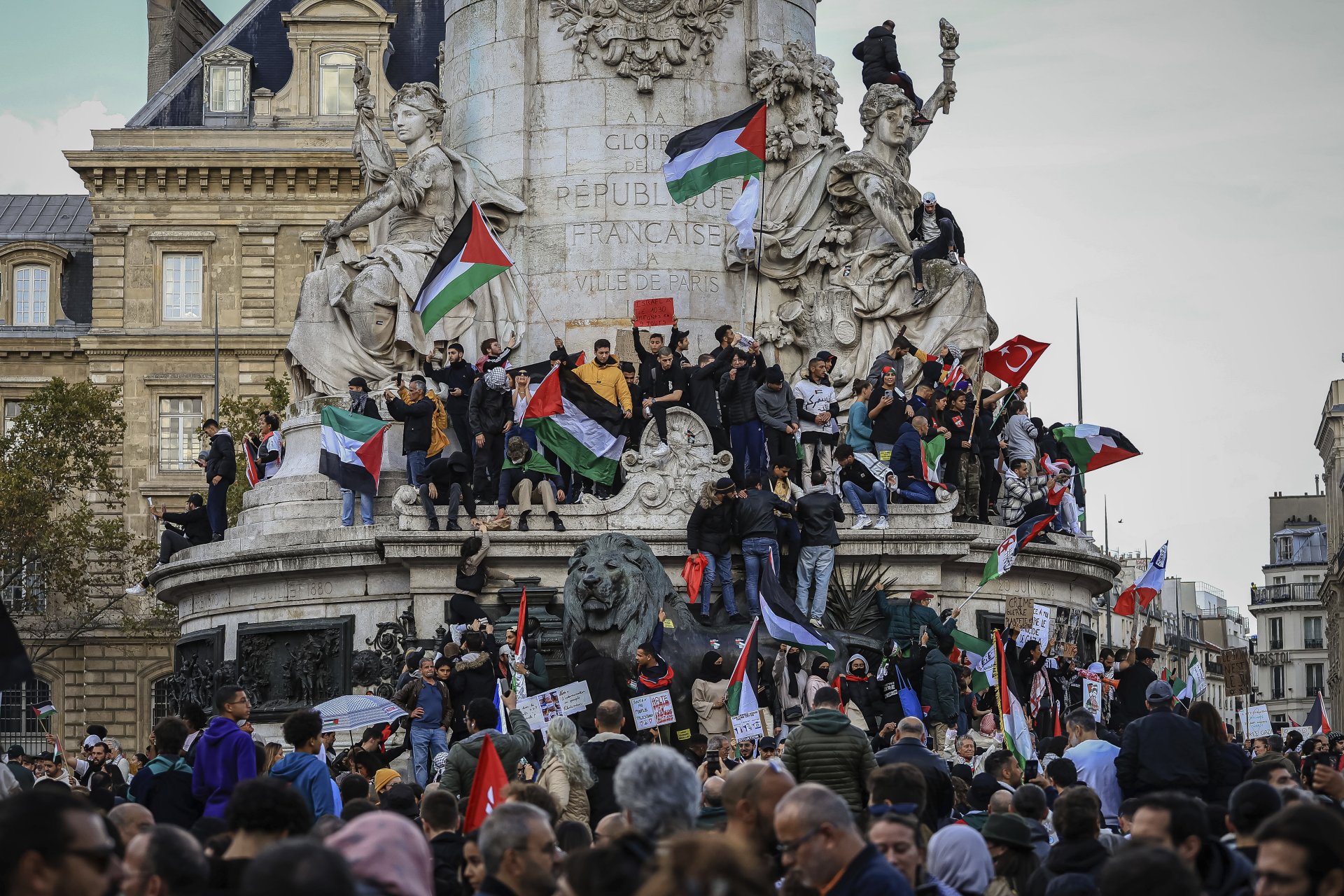 Протестът в Париж в защита на Палестина