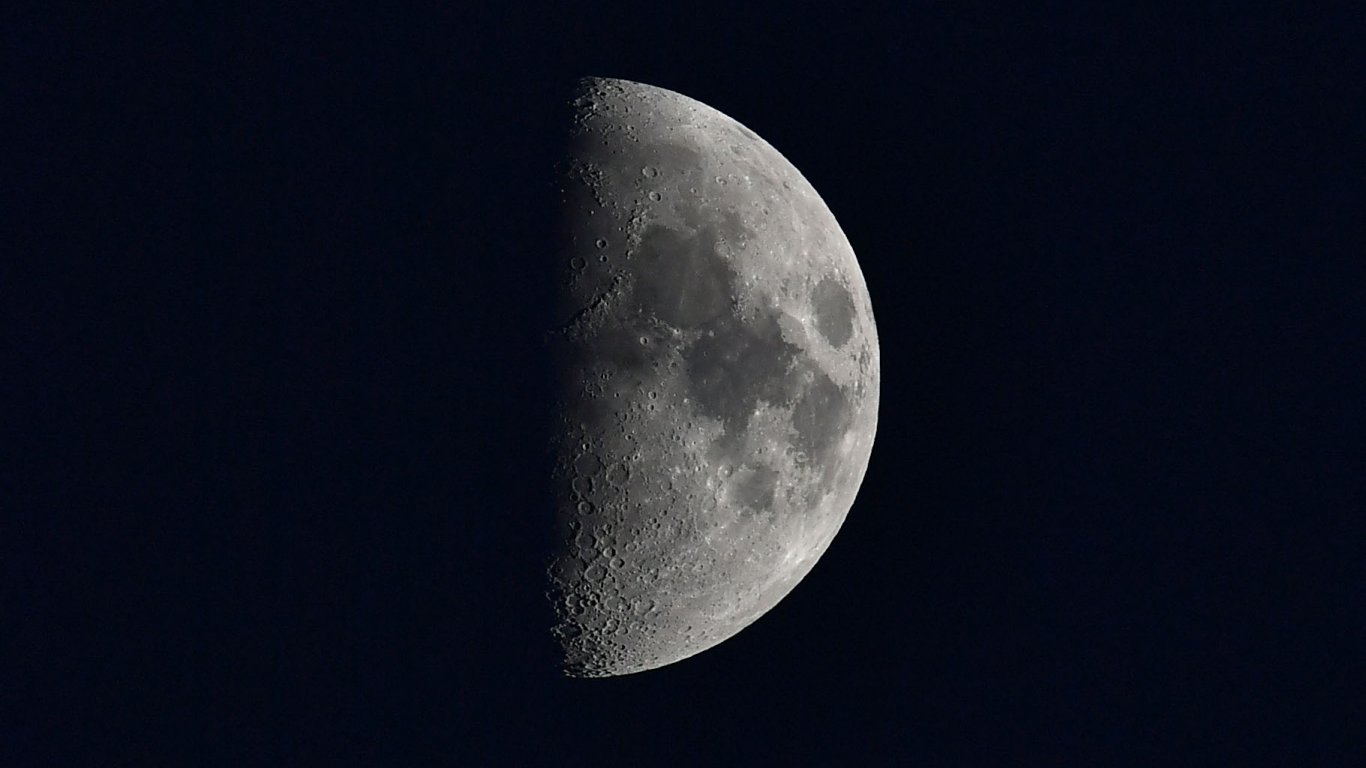 Експерти измериха индекса на зрялост на лунни проби, доставени от Китай 