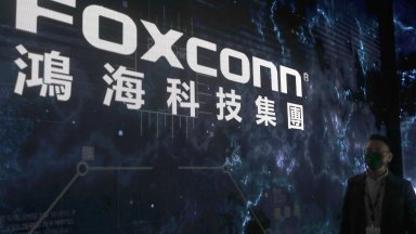 Foxconn отчете силни предпразнични продажби и повиши прогнозата си за четвъртото тримесечие