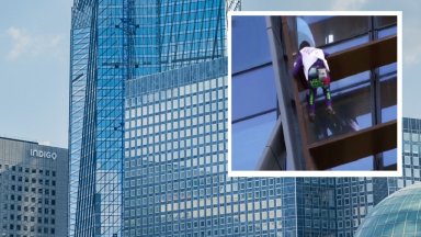 За мир в Близкия изток: Френският "Спайдърмен" изкачи без въжета 220-метрова кула в Париж
