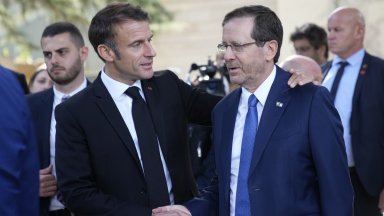 След среща със семейства на френски жертви на атаката на