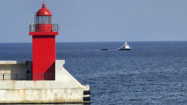 Плавателният съд е бил спрян близо до южнокорейския източен град