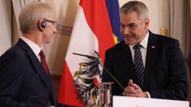 Двамата имаха среща на четири очи последвана от двустранни разговори