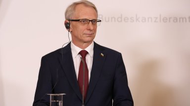 По думите му за да смени зам председателят на службата трябва