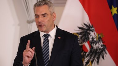 Той отбеляза като един от постигнатите успехи ветото на Австрия