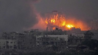 Въоръжени палестинци са открили огън и са хвърляли експлозиви по