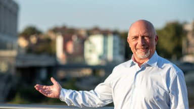 Старибратов казва че трябва да бъде сменен не просто човекът