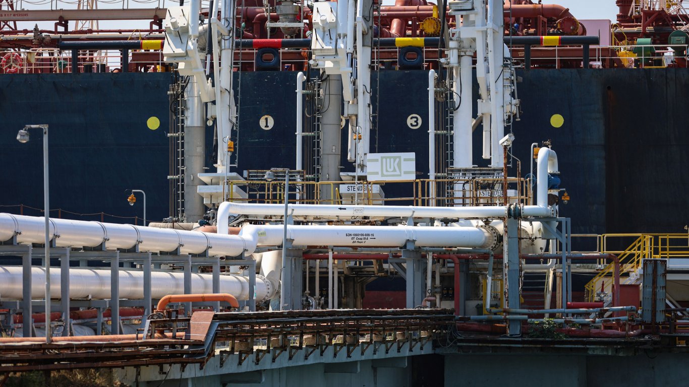 "Лукойл Нефтохим": За деветмесечието сме платили 647 млн. лева на държавата