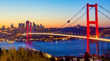 Рекорден брой туристи са посетили Истанбул през първите четири месеца на годината
