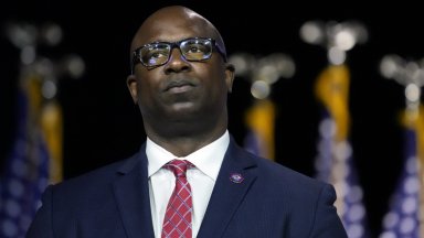 Боумън е бивш учител който представлява избирателен район обхващащ част