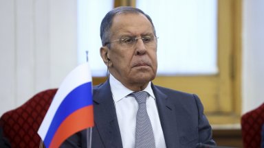 Говорителят обясни че засегнатите от санкциите имат право да пътуват