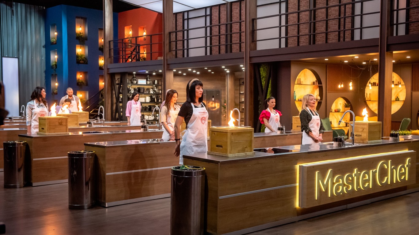 Саботаж и огнен спектакъл изправят на нокти участниците в „MasterChef ...