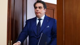 Асен Василев e заличен от избирателния списък в Хасково, не успя да гласува