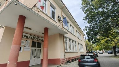 Пред Мая Цанева която е майка на ученик разказа че