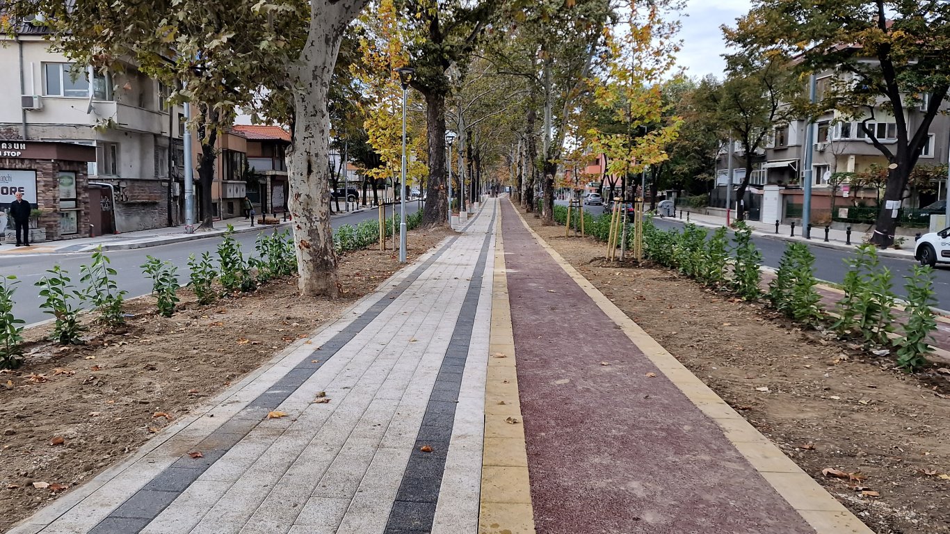 След 1 г. ремонт: Кметът на Пловдив преряза лентата на булевард "Хаджи Димитър"