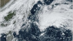 Вижте новите "конуси на несигурност" на предстоящите урагани