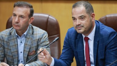 Той намекна че прокуратурата е разпитвала не само бившия главен