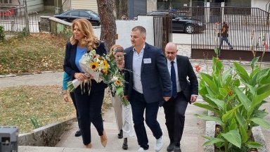 Илияна Йотова пристигна в Мездра по покана на ръководството на