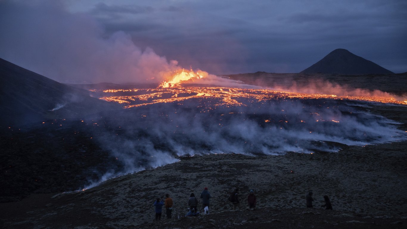 Появиха се опасения от вулканично изригване, след като Исландия бе разтърсена от хиляди трусове