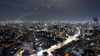 Първо неидентифициран дрон се разби край сграда в района на