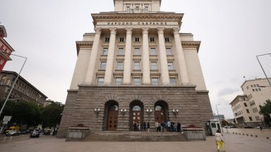 Нека 2024 година бъде стабилна и сигурна за България написа