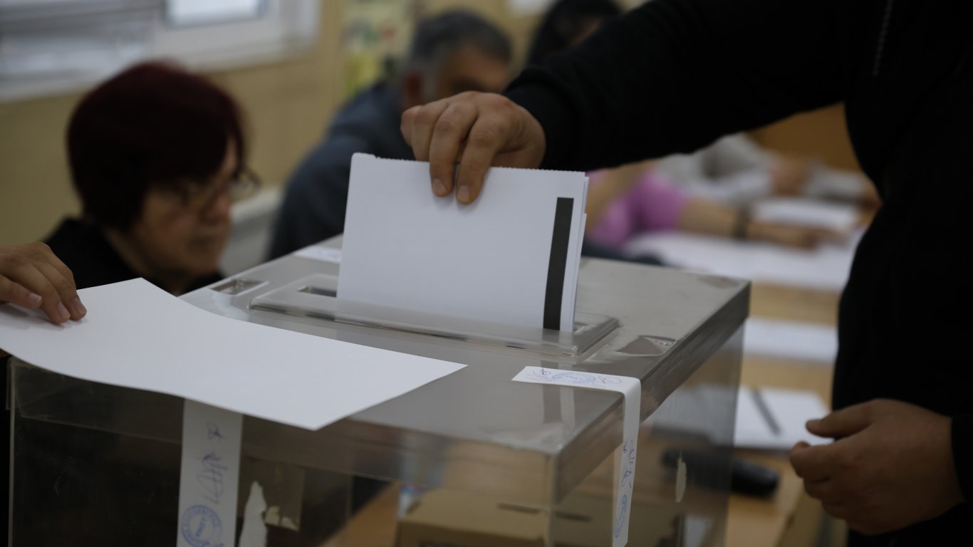 МРРБ изтегли указанията до кметовете как заличените избиратели да гласуват срещу платени сметки