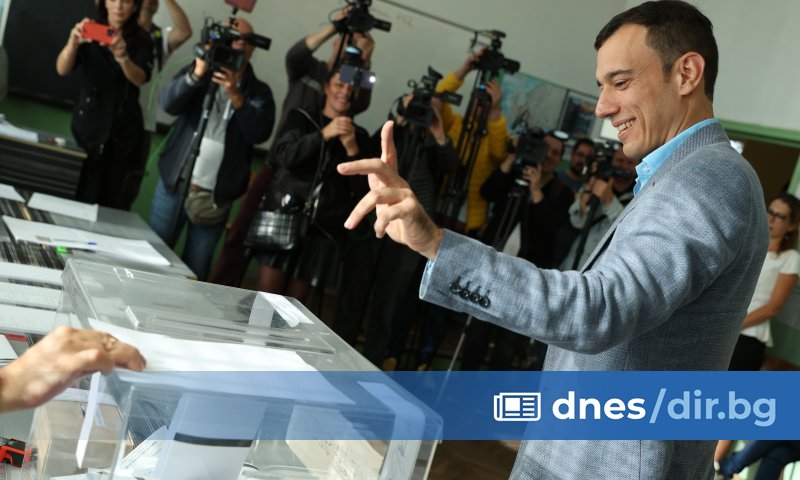 На въпрос дали очаква да е на балотаж, той каза: