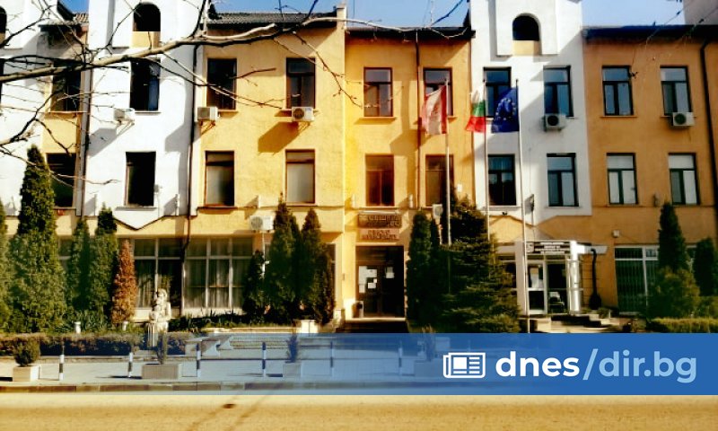 На 70-годишната жена ѝ е станал лошо, докато била в Общинската