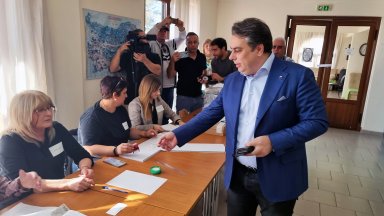 Тогава комисията в 28 ма секция в Хасково отказа на Василев