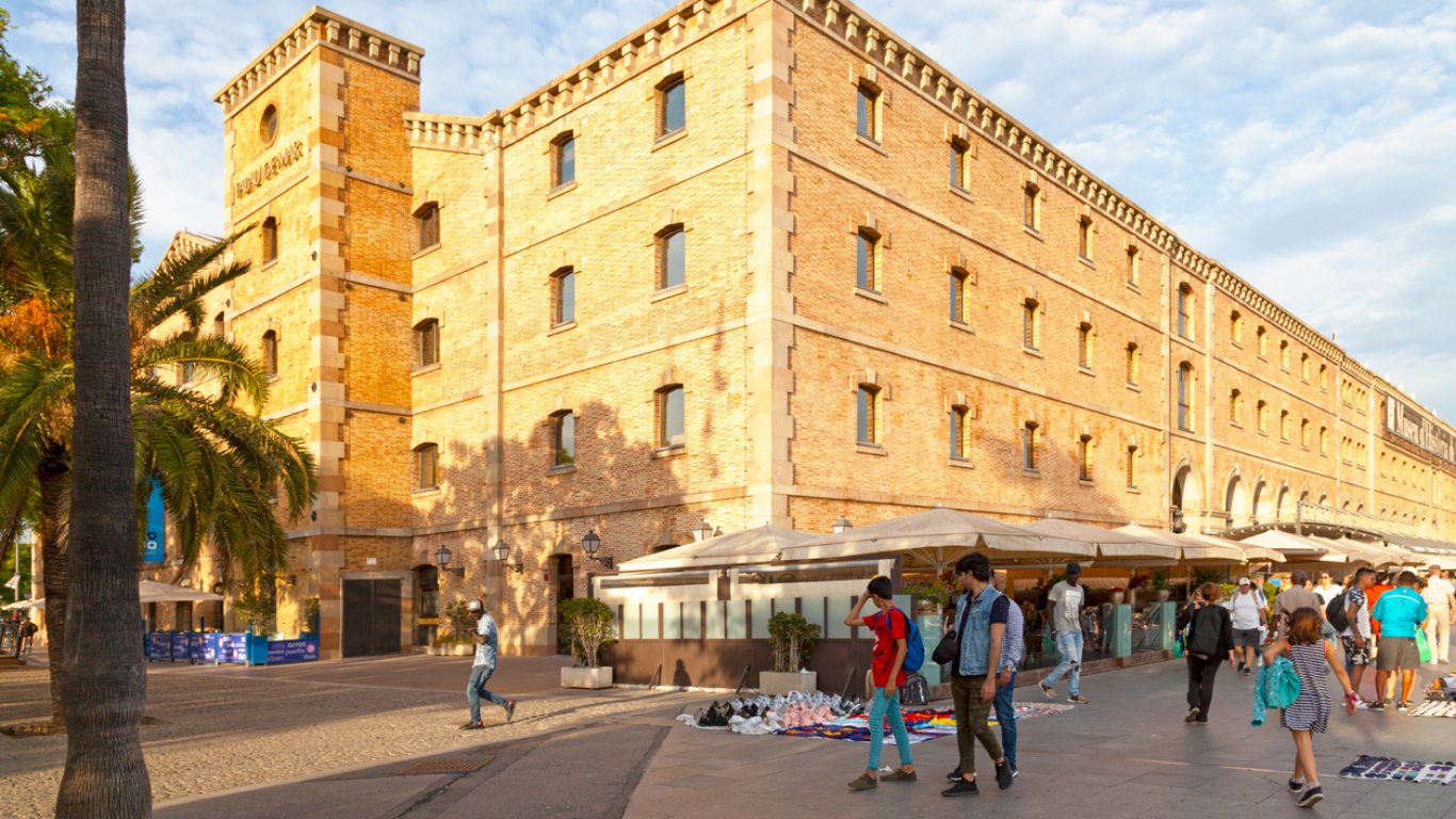 Музей в Барселона отвори врати за нудисти