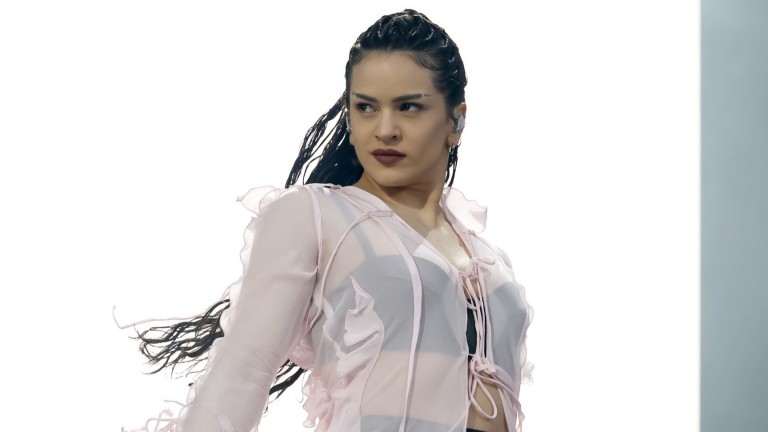 Певицата Росалия прекъсна концерт в Италия след хранително отравяне