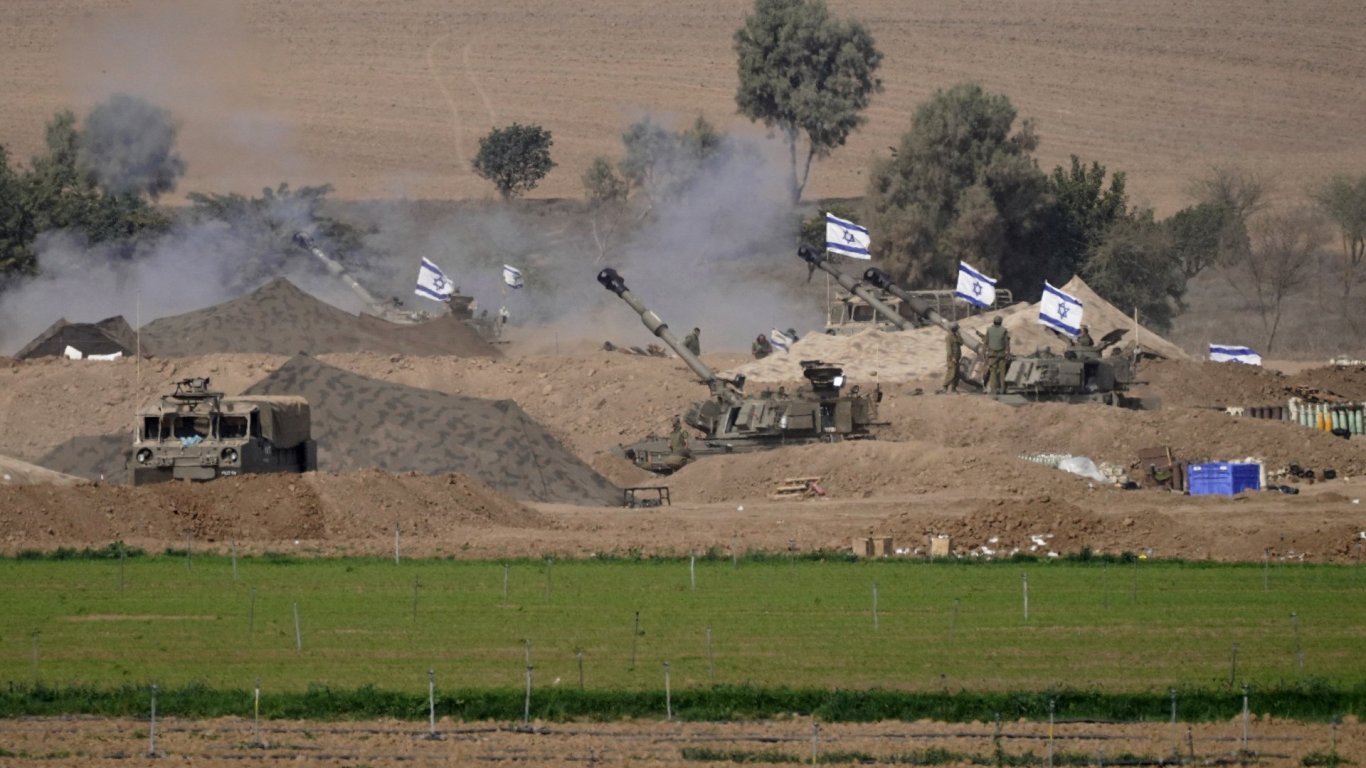 Израел в отбрана на ливанския фронт, настъпва в Газа, обещава отговор на хусите в Йемен