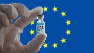 Комисията пояснява че се старае да осигури ваксини съобразени с