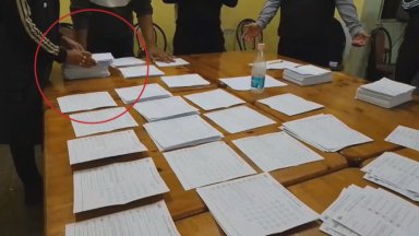 Чува се и диалог в който се обсъжда как да