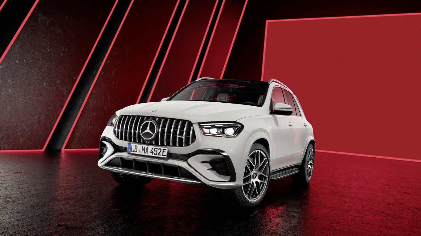 Mercedes-AMG GLE 53 стана зареждащ се в контакта хибрид