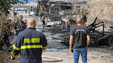 Две къщи и една плевня горяха в самоковското село Говедарци