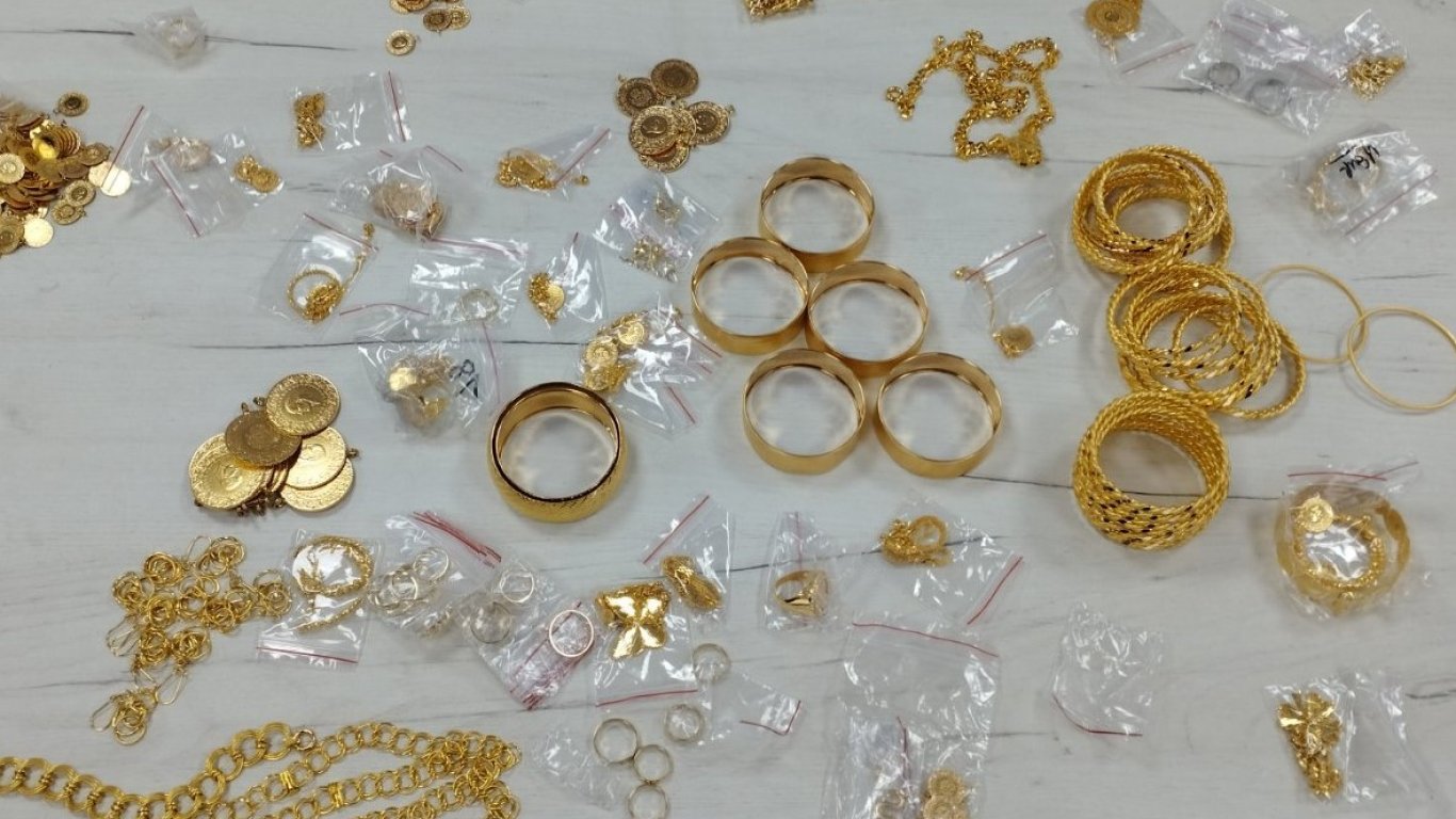 Задържаха златни накити за 328 хиляди лева на ГКПП "Капитан Андреево" (снимки/видео)