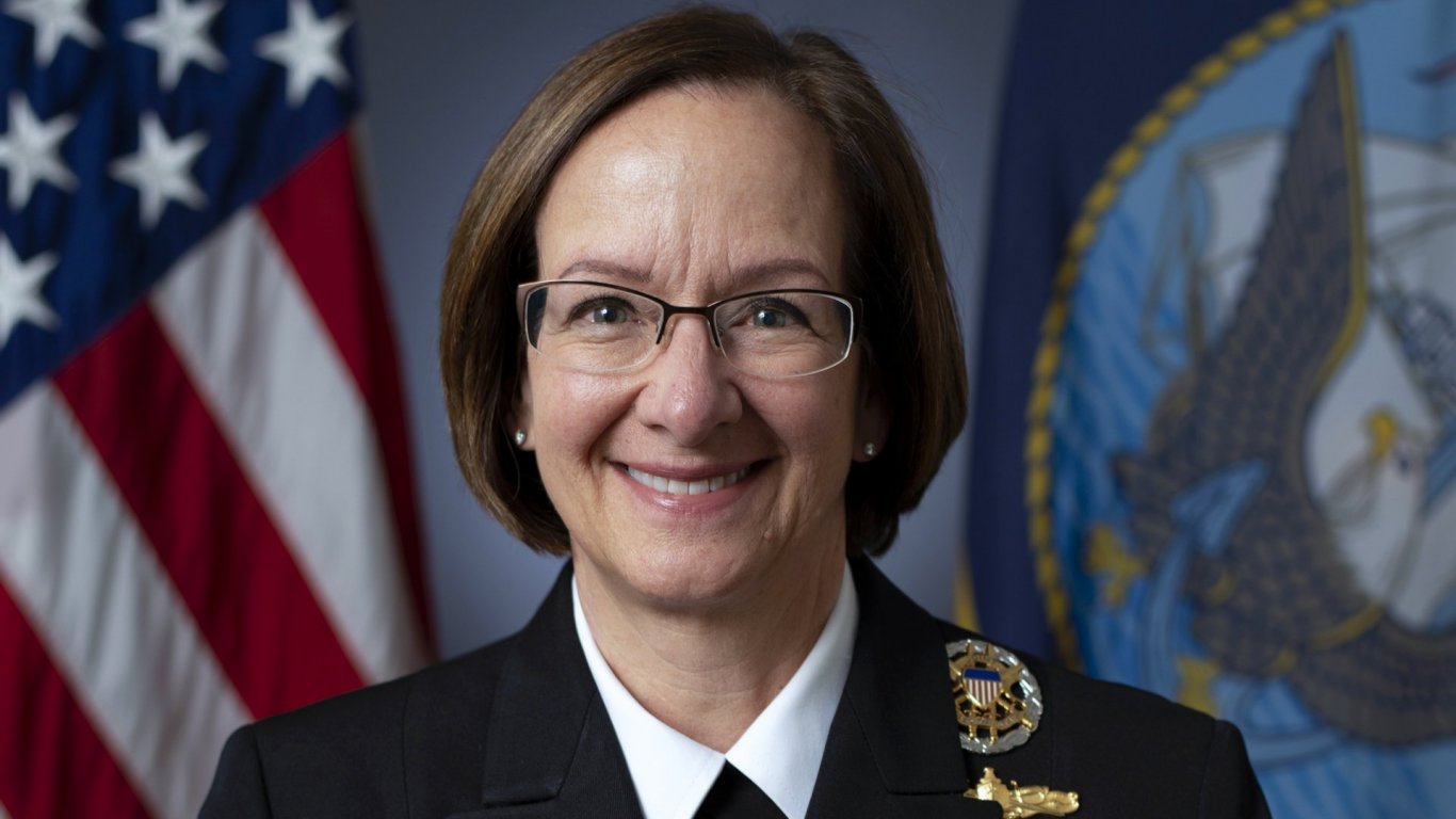 За пръв път жена става началник на американските военноморски операции 