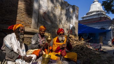 Представител на местните власти в района Джаджаркот близо до епицентъра