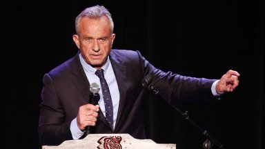 Американският министър на здравеопазването Робърт Ф Кенеди уволни всички членове