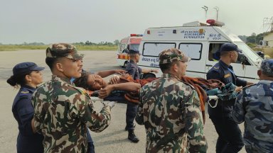 Представител на местните власти в района Джаджаркот близо до епицентъра