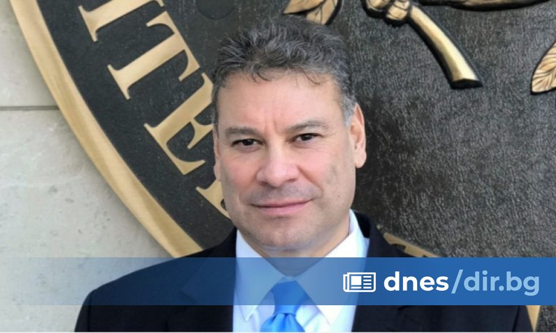 Ескобар каза пред пред Гласът на Америка, че българските му