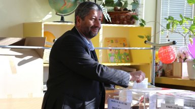 По думите му този начин на гласуване запазва доверието на гражданите