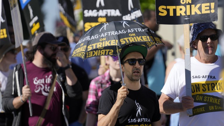 Гилдията на екранните актьори в Холивуд гласува за край на стачката