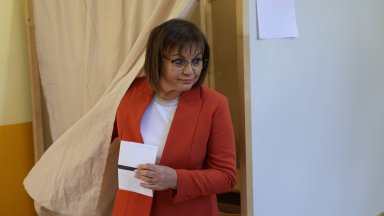 Нинова гласува с хартия за прозрачно управление на София